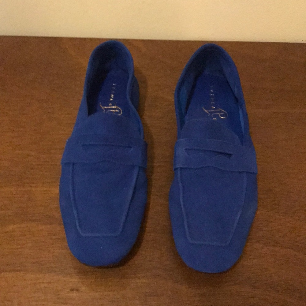 Blue suede Shoes